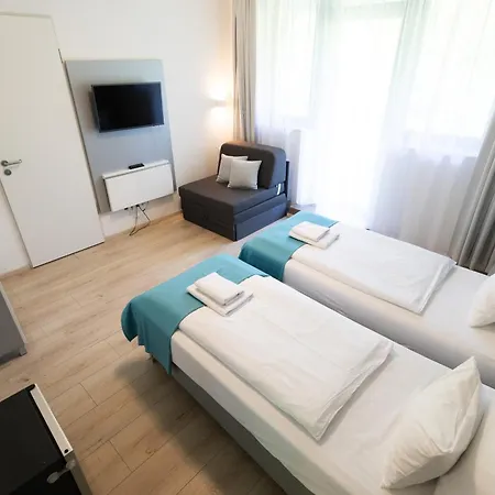 Tok Hotel *